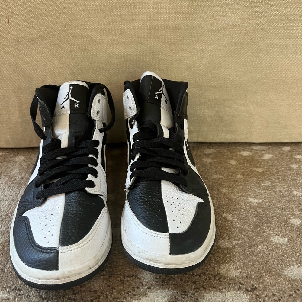 Air Jordan Retro 1 Black/White